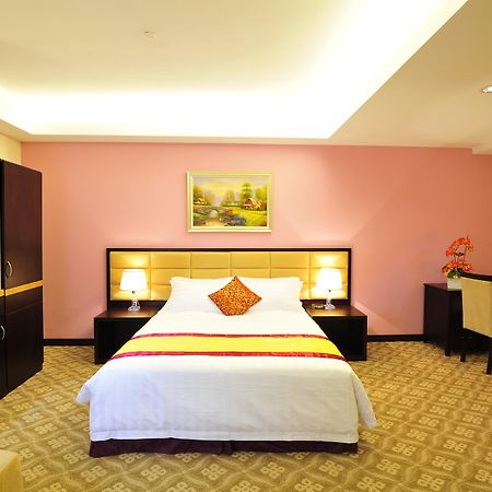 Hallmark Crown Hotel Malacca Екстер'єр фото