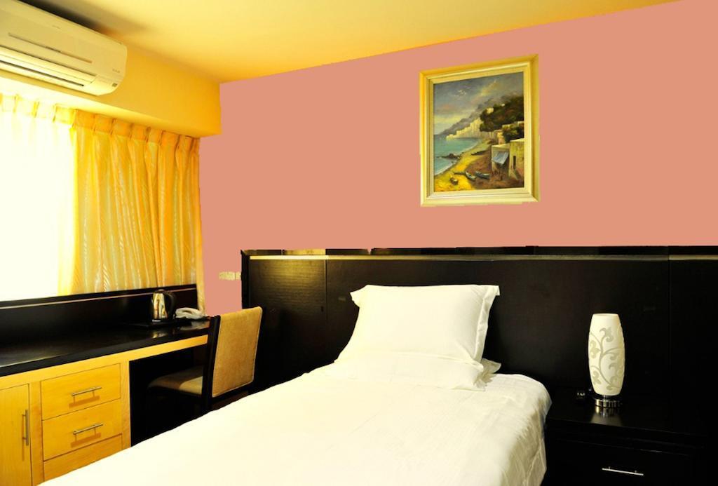 Hallmark Crown Hotel Malacca Екстер'єр фото