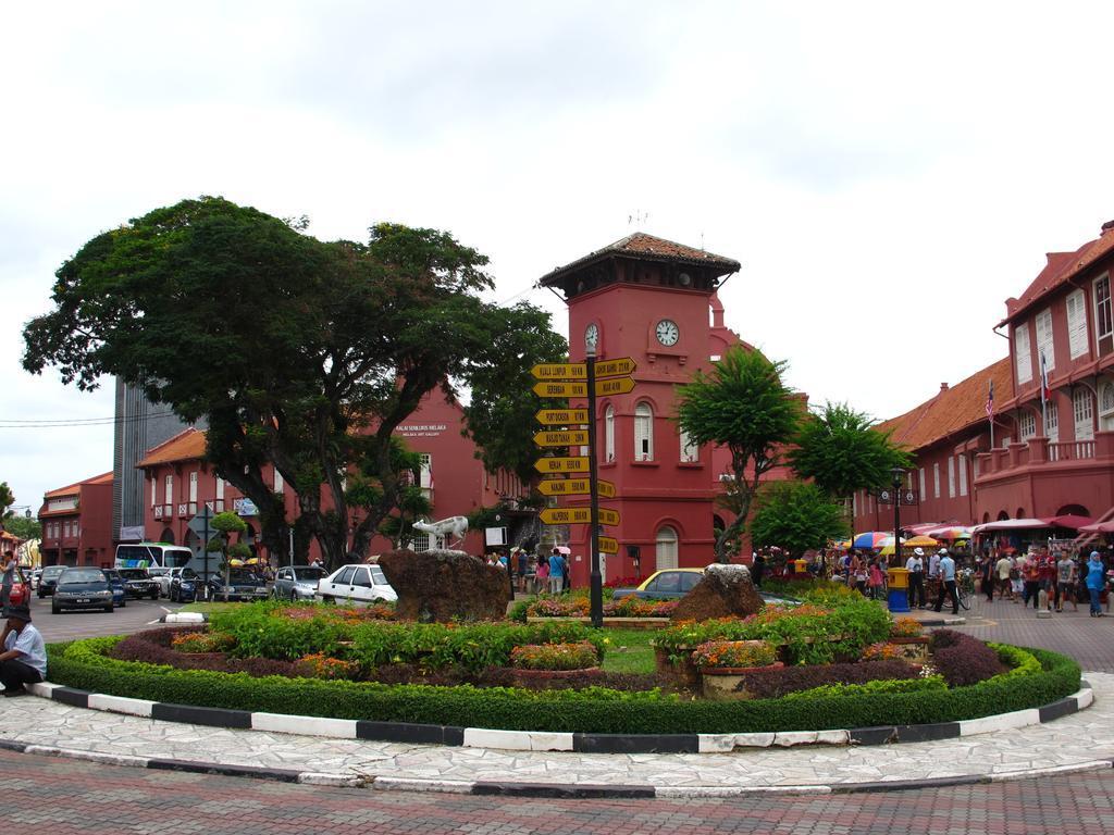 Hallmark Crown Hotel Malacca Екстер'єр фото