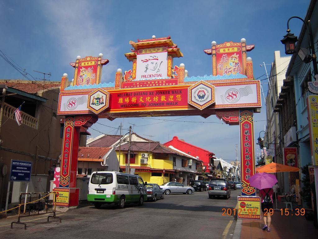 Hallmark Crown Hotel Malacca Екстер'єр фото