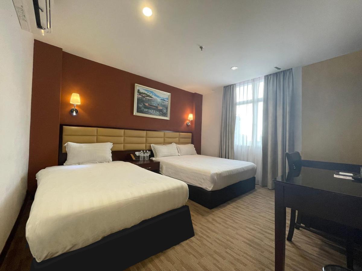 Hallmark Crown Hotel Malacca Екстер'єр фото