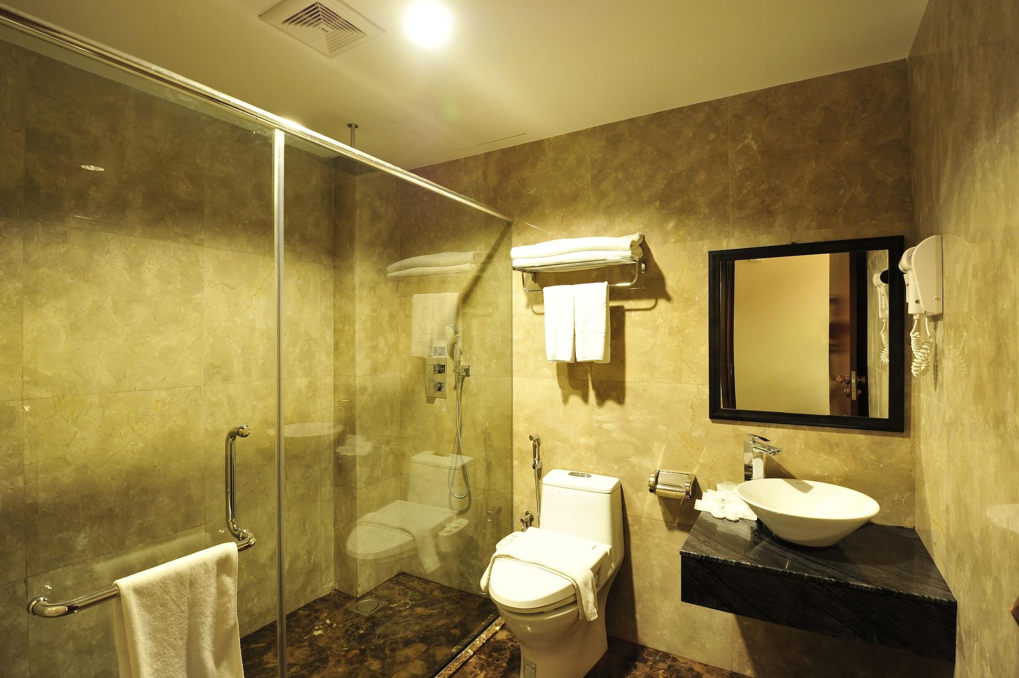 Hallmark Crown Hotel Malacca Екстер'єр фото