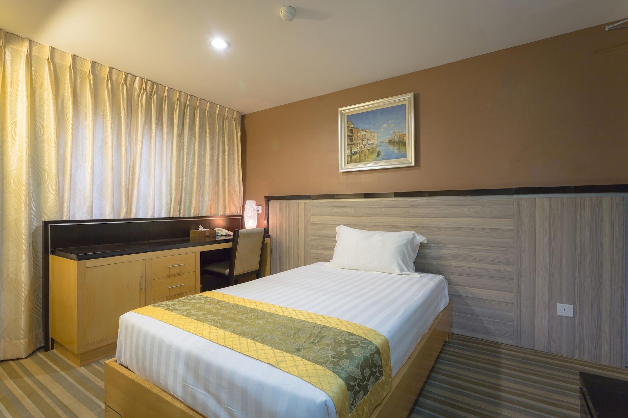 Hallmark Crown Hotel Malacca Екстер'єр фото