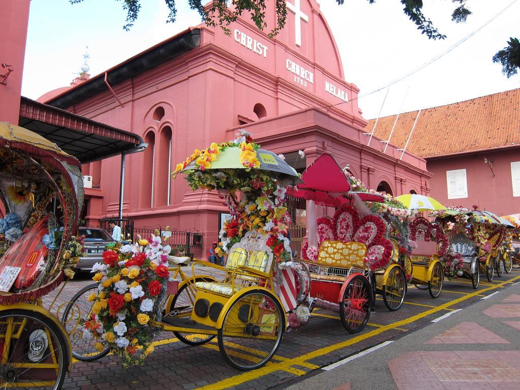 Hallmark Crown Hotel Malacca Екстер'єр фото