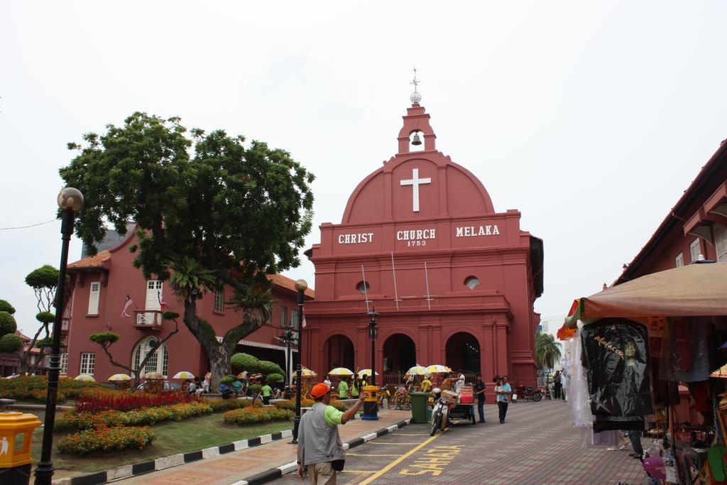 Hallmark Crown Hotel Malacca Екстер'єр фото