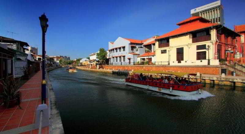 Hallmark Crown Hotel Malacca Екстер'єр фото