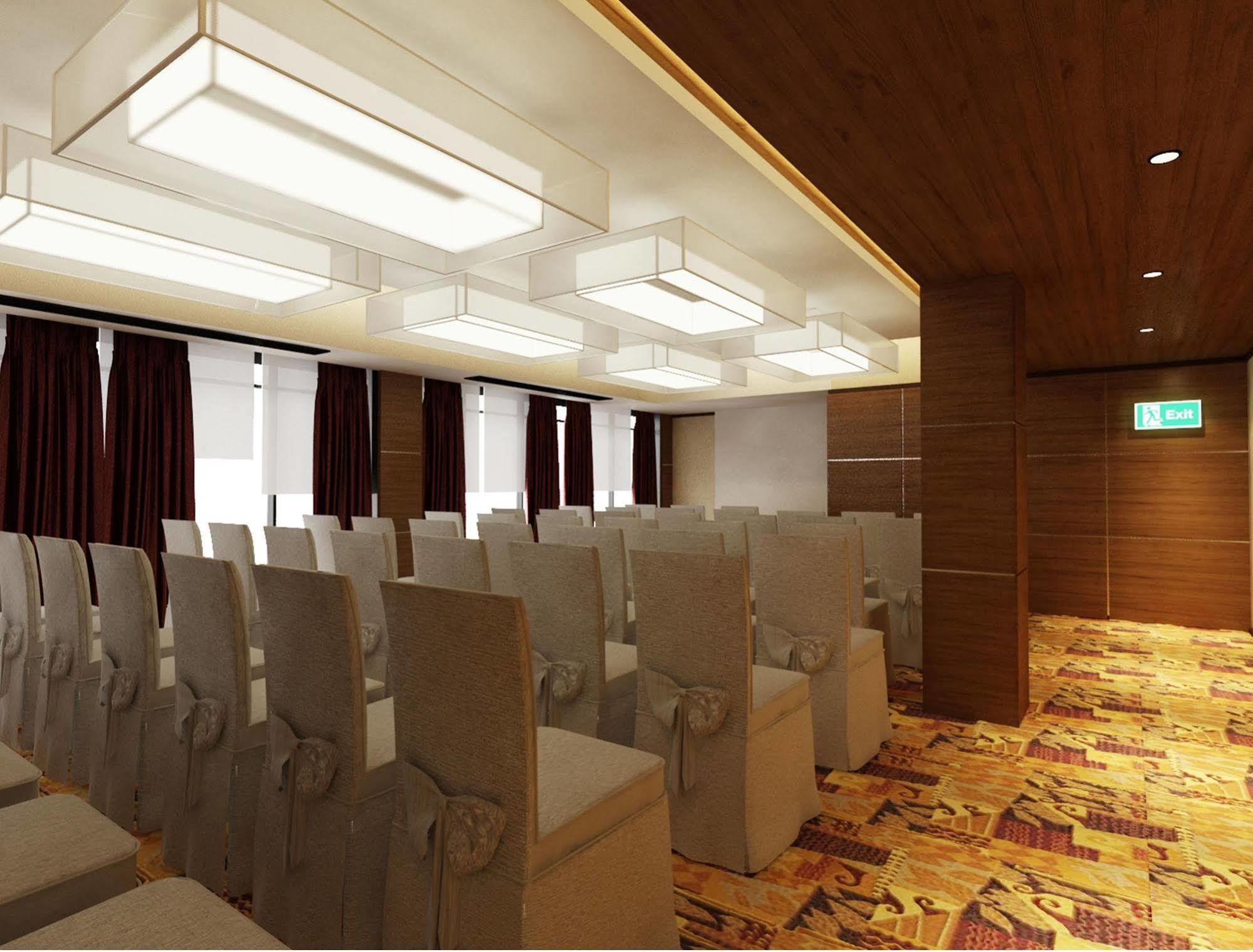 Hallmark Crown Hotel Malacca Екстер'єр фото