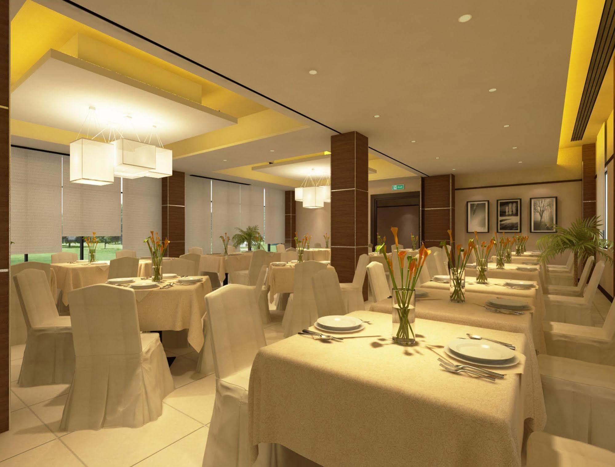 Hallmark Crown Hotel Malacca Екстер'єр фото